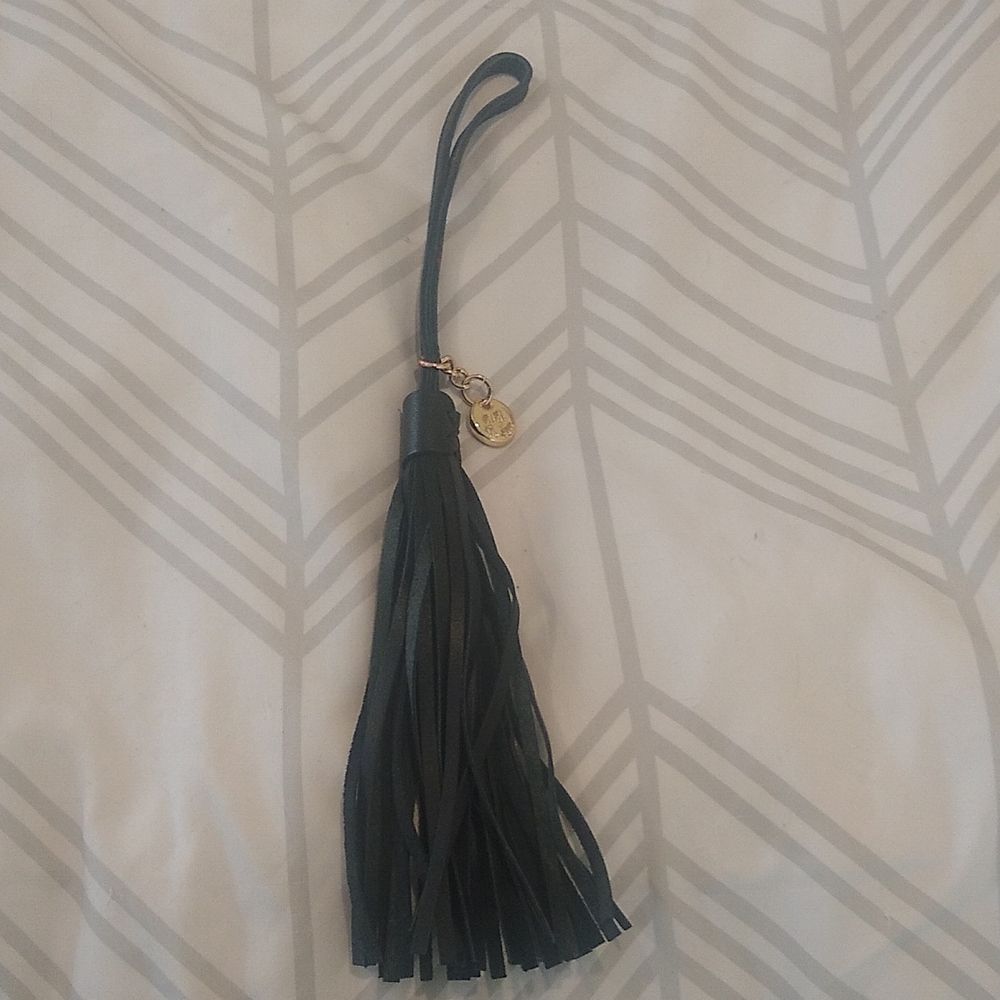 Gigi New York black keychain whip